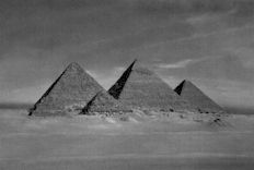 pyramids.jpg (5333 bytes)